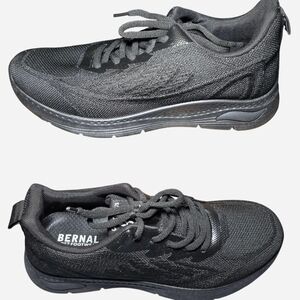 Women's Black No-Slip Sneakers